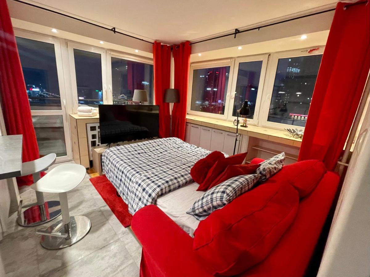 Love Metro Wifi 300Mbs 65'Tv Netflix Hbo Appletv+ Βαρσοβία Εξωτερικό φωτογραφία